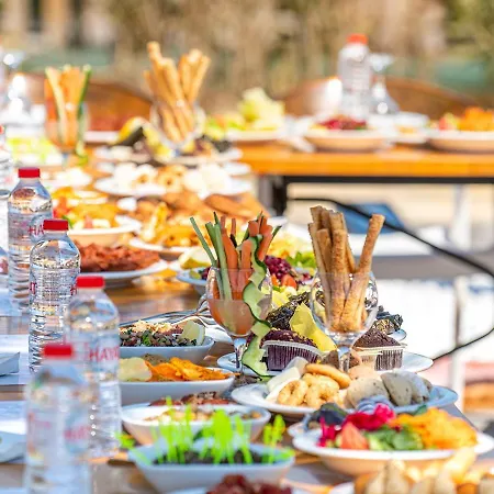 Tenis,basketbol,futbol,havuz Ve Deniz Ozel *